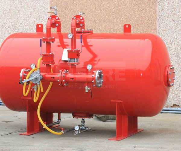Bladder tank