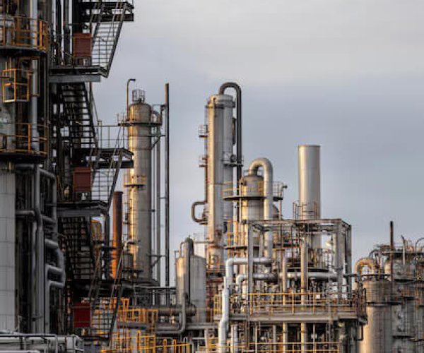 environmental-pollution-industry-exterior-daylight_23-2149057694